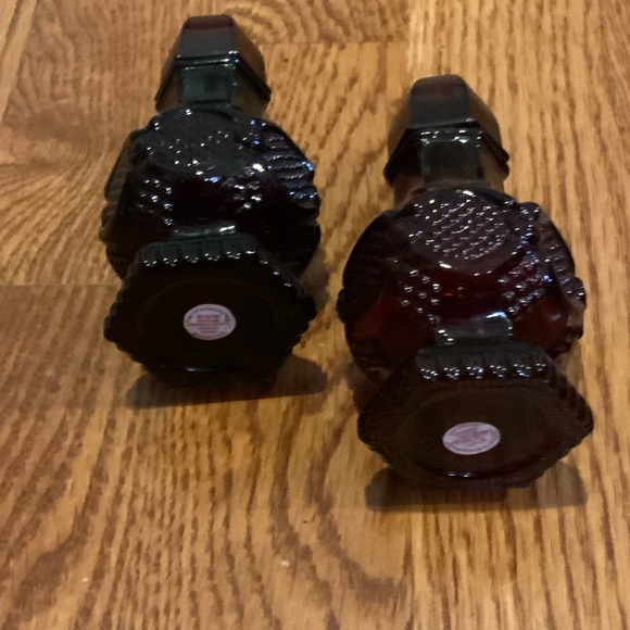 Cape Cod Salt & Pepper Shakers Ruby Red 1876 Collection Glass Vintage - Picture 3 of 4